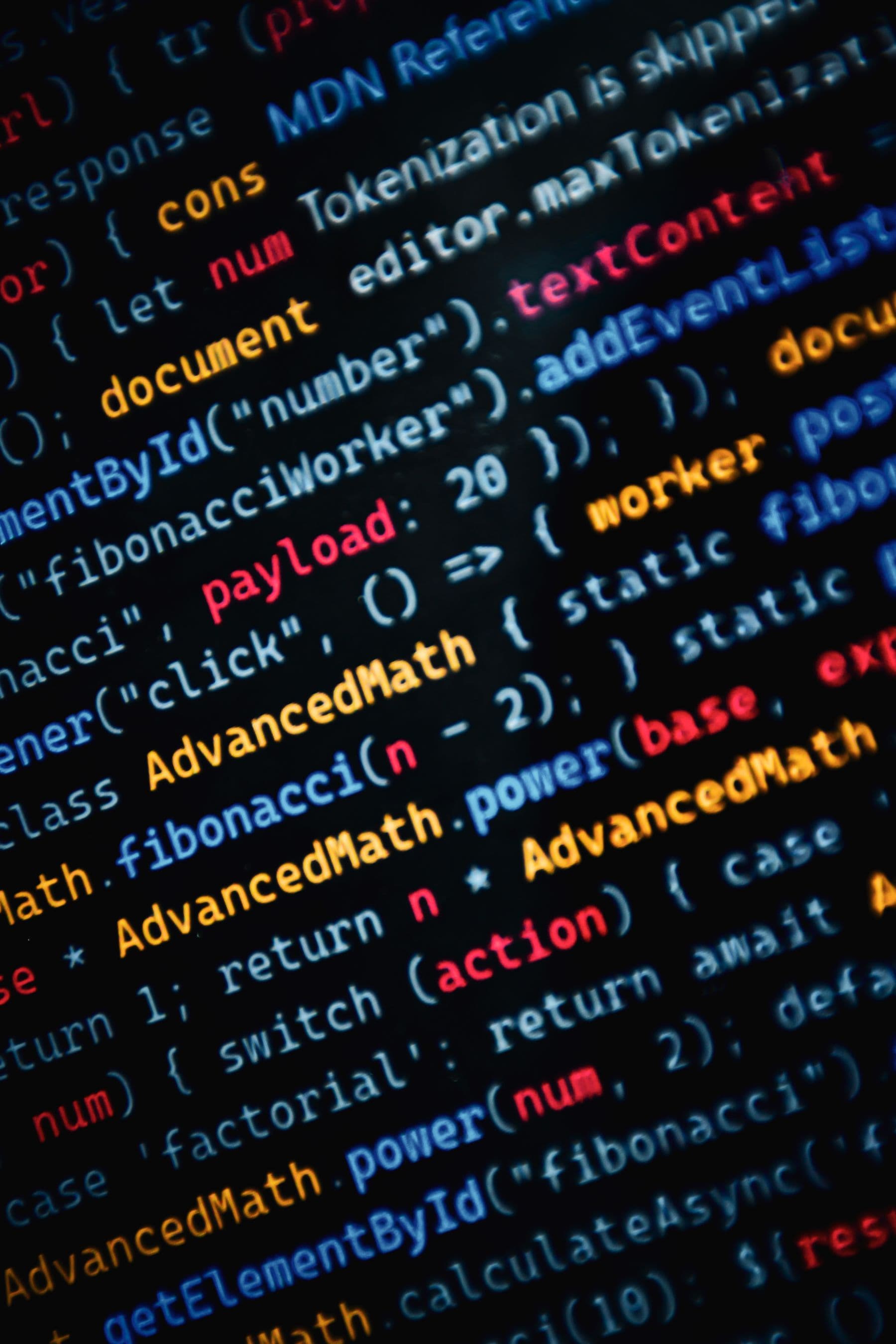Código JavaScript colorido en una pantalla de desarrollo web